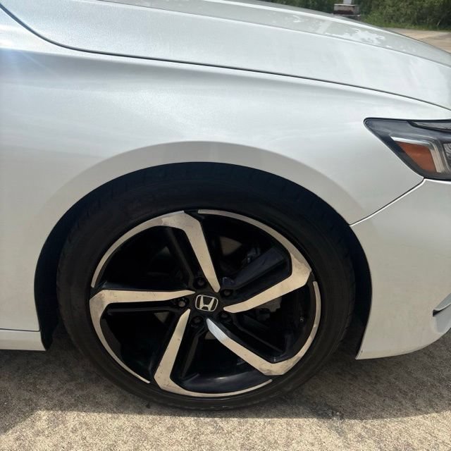 Used 2018 Honda Accord Sport image 11