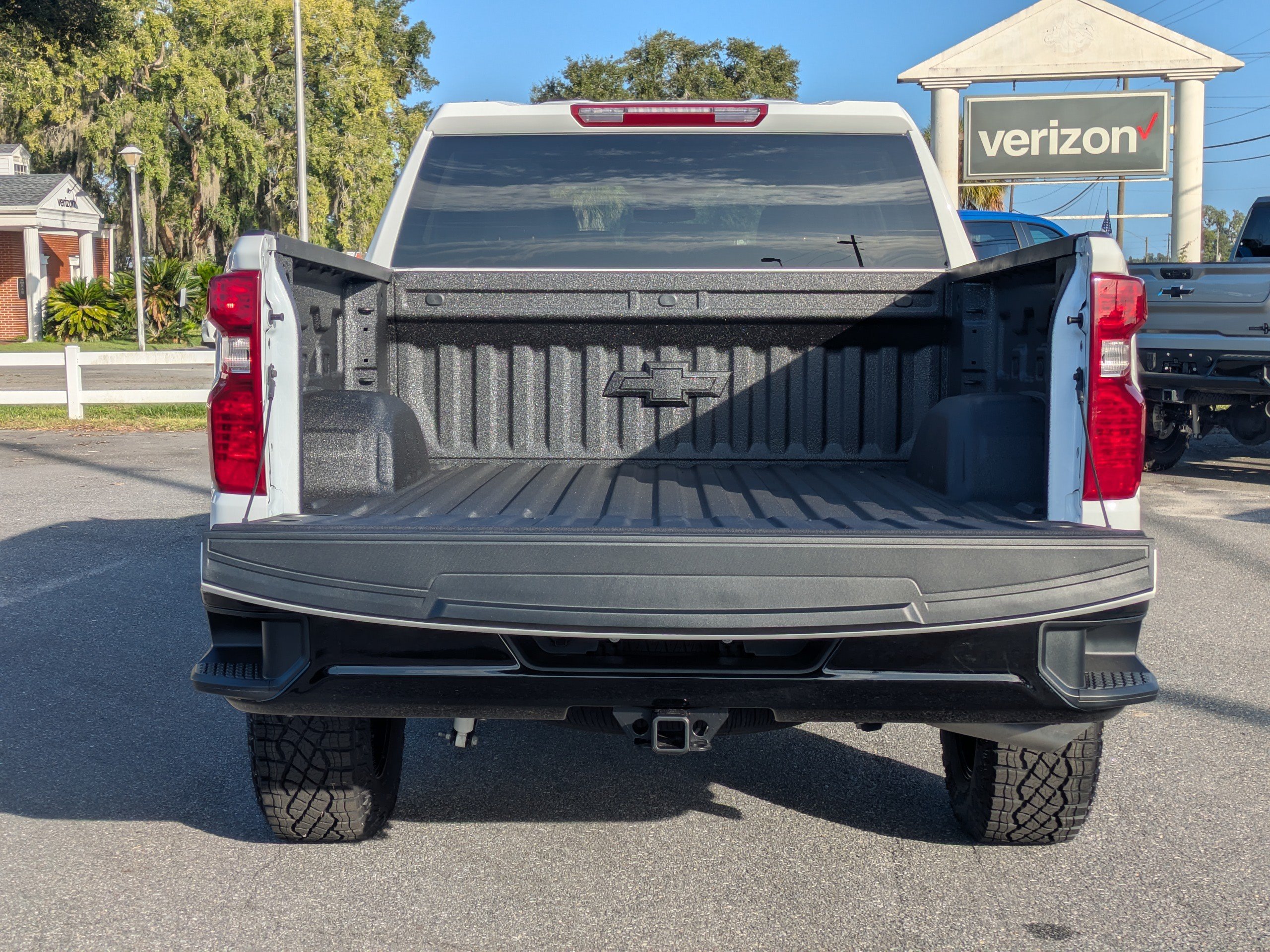 New 2026 Chevrolet Silverado 1500 Custom Trail Boss w/ LPO, Dark Essentials Package AWD/4WD image 13