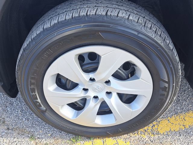 Used 2025 Toyota RAV4 LE image 9