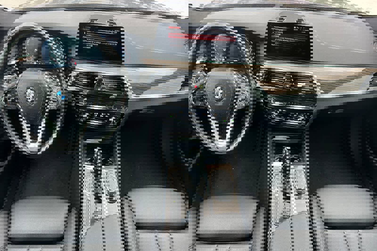 Used 2020 BMW 530e w/ Convenience Package image 4