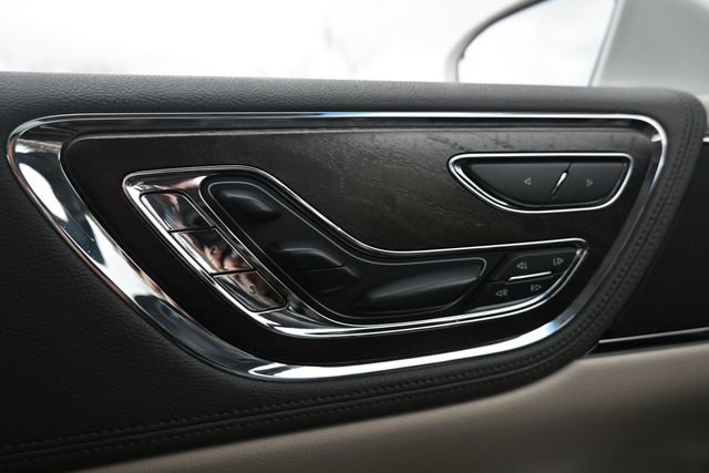 Used 2017 Lincoln Continental Reserve w/ Technology Package image 42