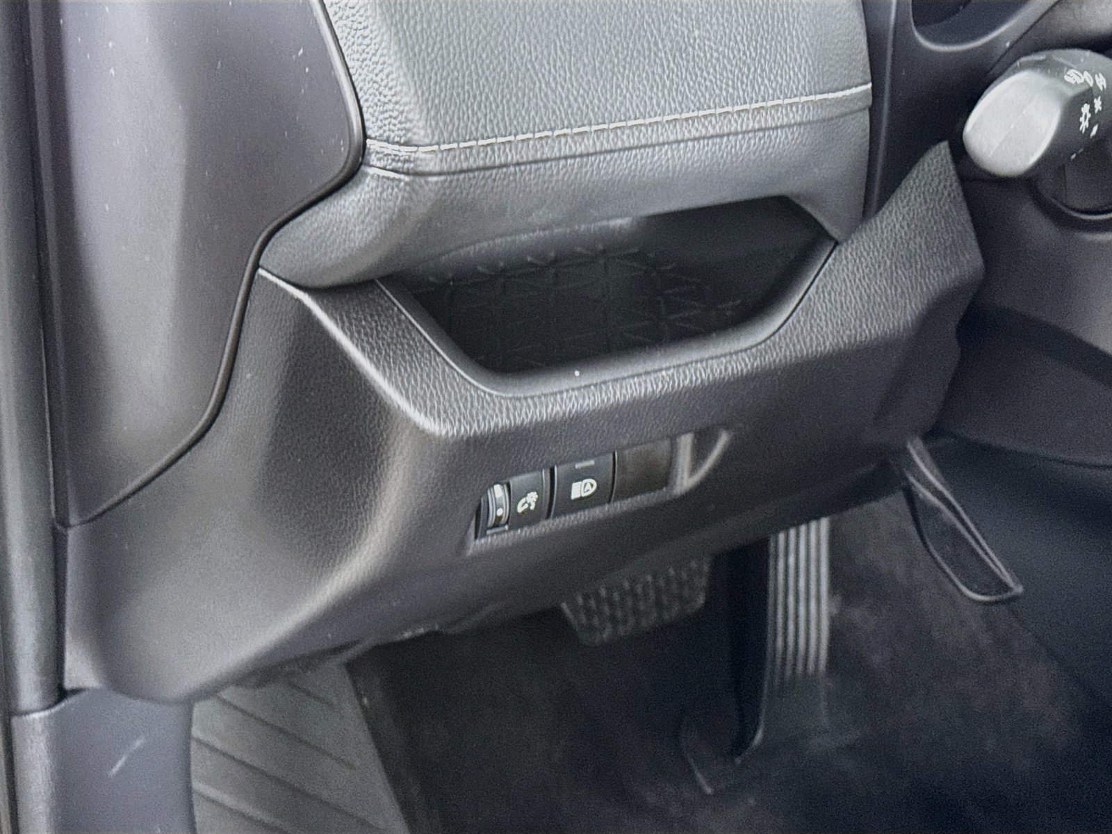 Certified 2025 Toyota RAV4 LE AWD/4WD image 9