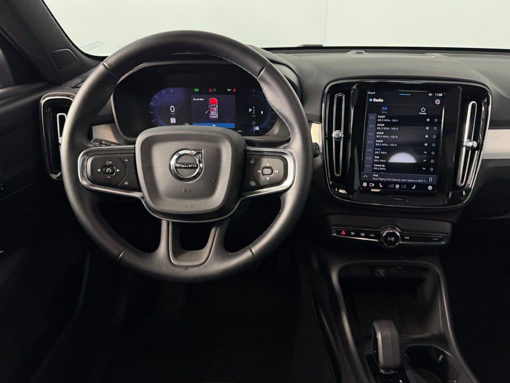 Used 2025 Volvo XC40 B5 Core image 13