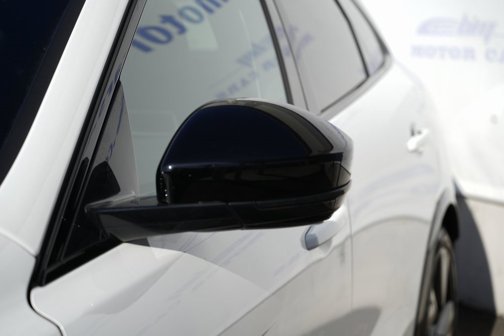 Used 2022 Jaguar F-PACE SVR image 10