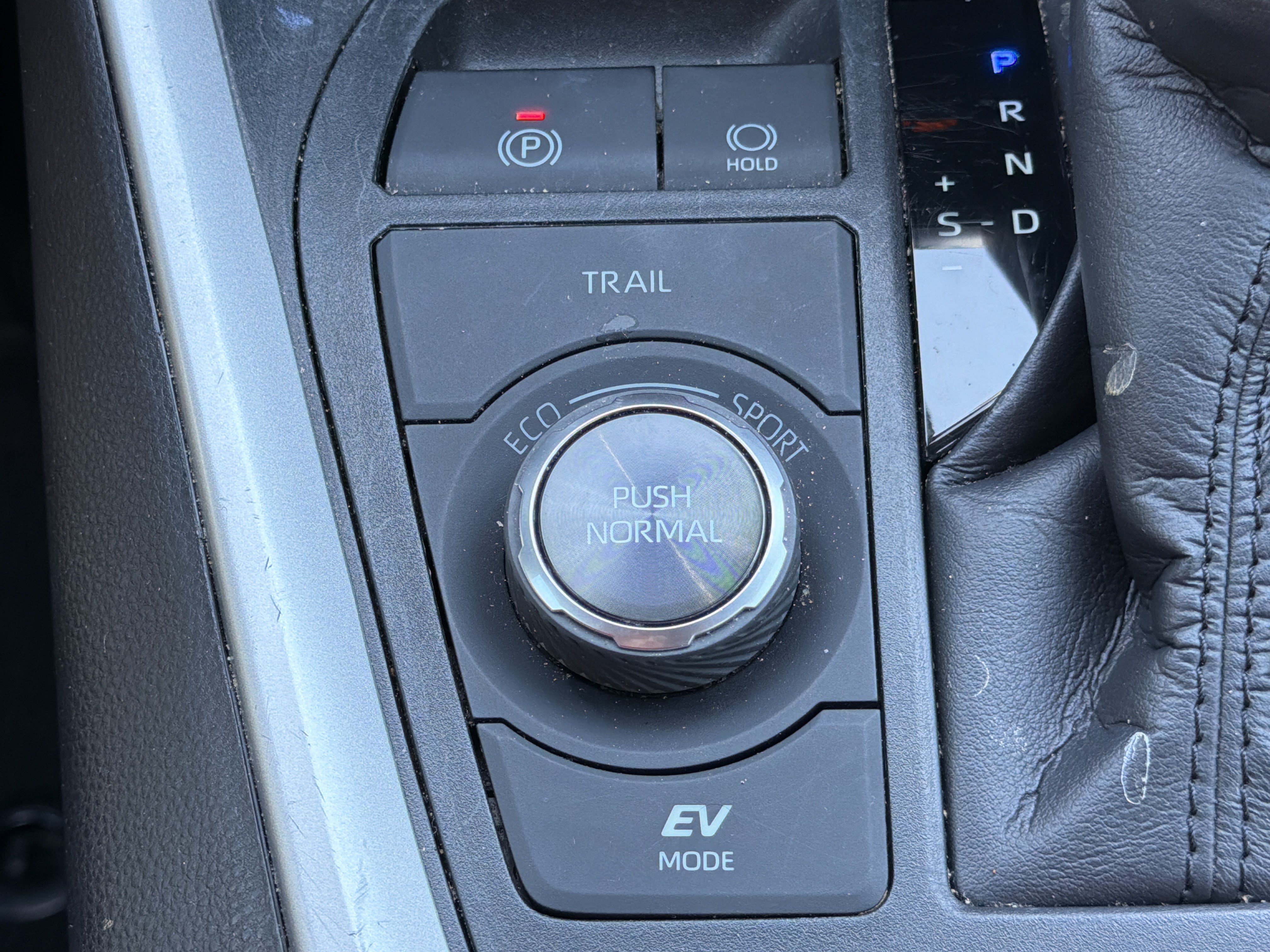 Used 2020 Toyota RAV4 XSE w/ XSE Grade Weather Package AWD/4WD image 8