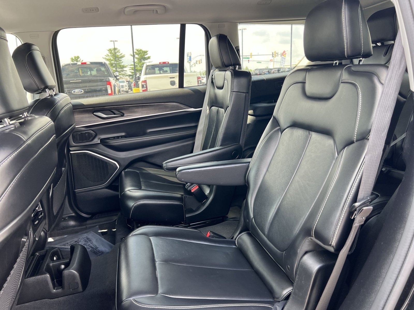 Used 2021 Jeep Grand Cherokee L Limited AWD/4WD image 24