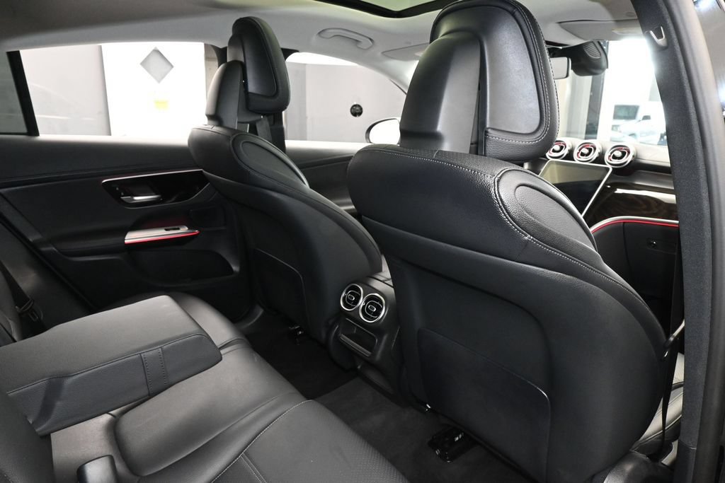 Used 2025 Mercedes-Benz GLC 300 4MATIC image 42