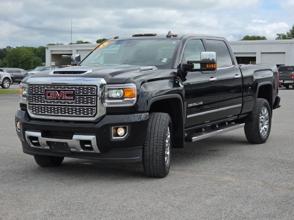 Used 2019 GMC Sierra 2500 Denali w/ Duramax Plus Package AWD/4WD image 3