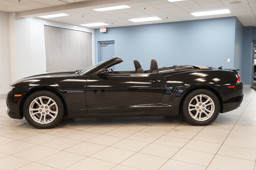 Used 2015 Chevrolet Camaro LT RWD image 2