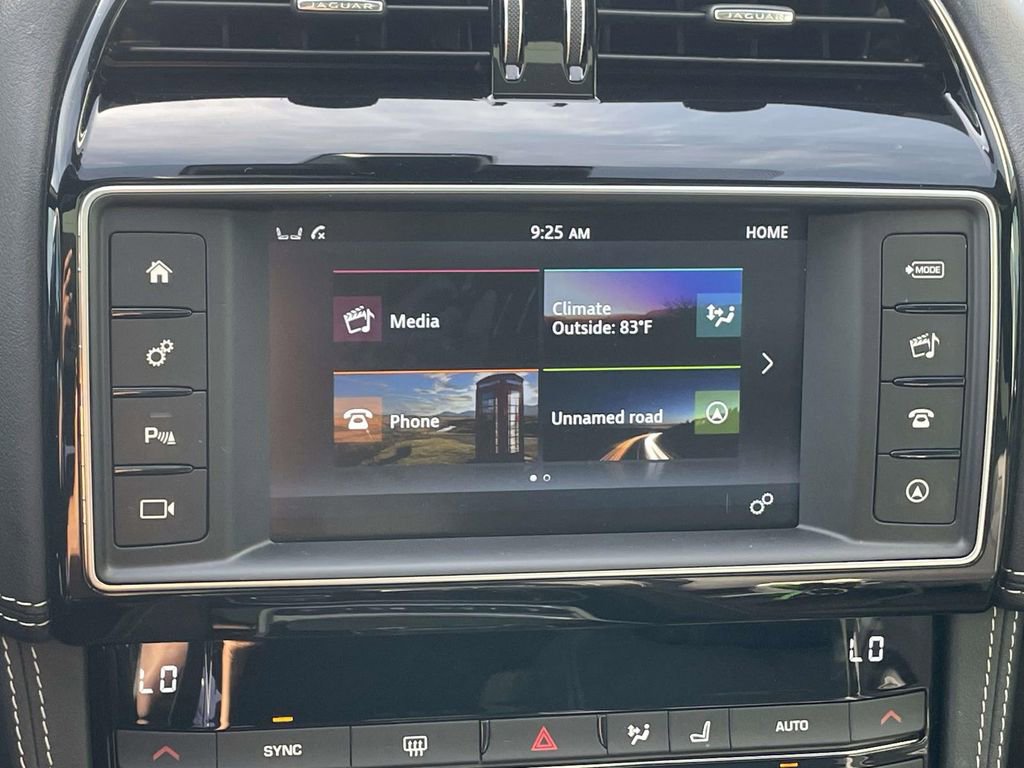 Used 2018 Jaguar F-PACE R-Sport image 27