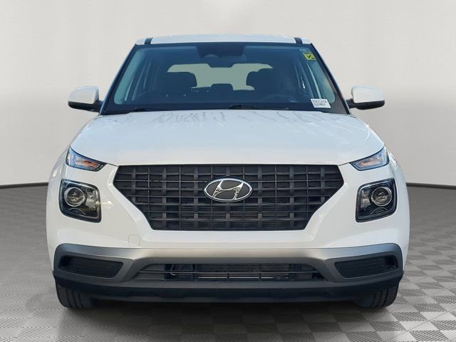 Used 2023 Hyundai Venue SE image 2