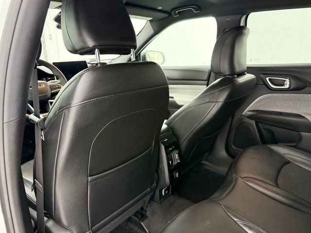 Used 2024 Jeep Compass Latitude image 30