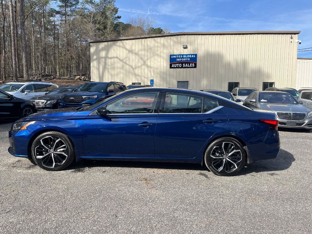 Used 2024 Nissan Altima 2.5 SR w/ SR Premium Package FWD image 13