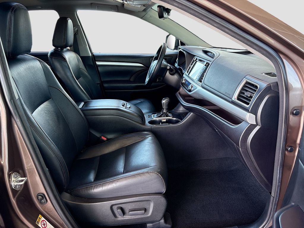Used 2017 Toyota Highlander XLE AWD/4WD image 20