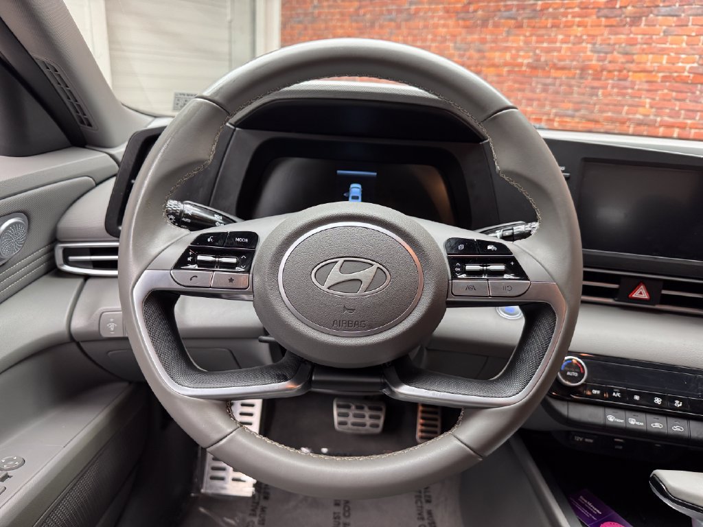 Used 2025 Hyundai Elantra Sport FWD image 11