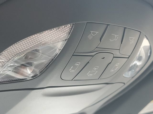 New 2027 Chrysler Pacifica Limited AWD/4WD image 32