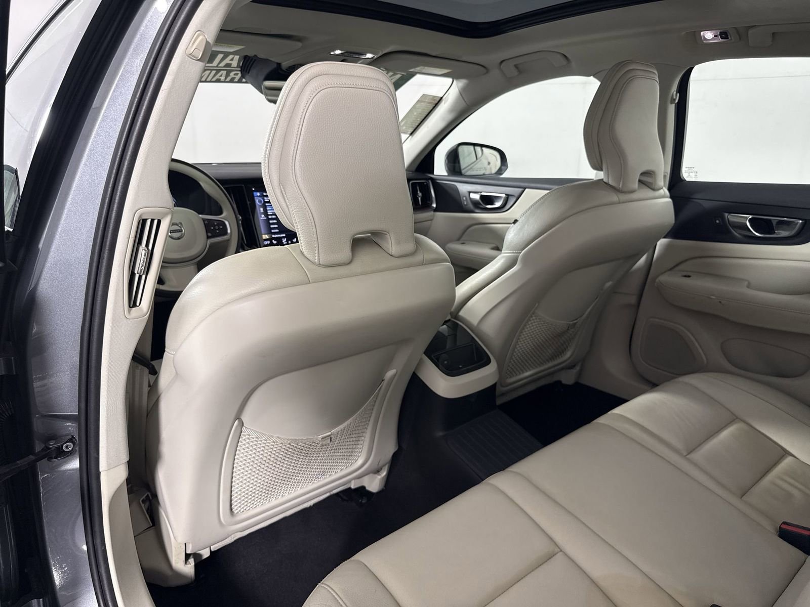 Used 2021 Volvo S60 T8 R-Design Expression image 29