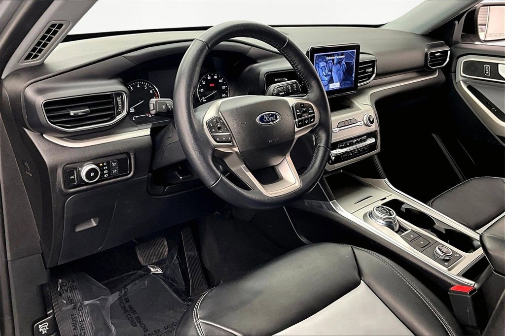 Used 2022 Ford Explorer XLT w/ Equipment Group 202A image 14