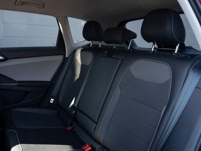 Certified 2024 Volkswagen Taos SE image 18