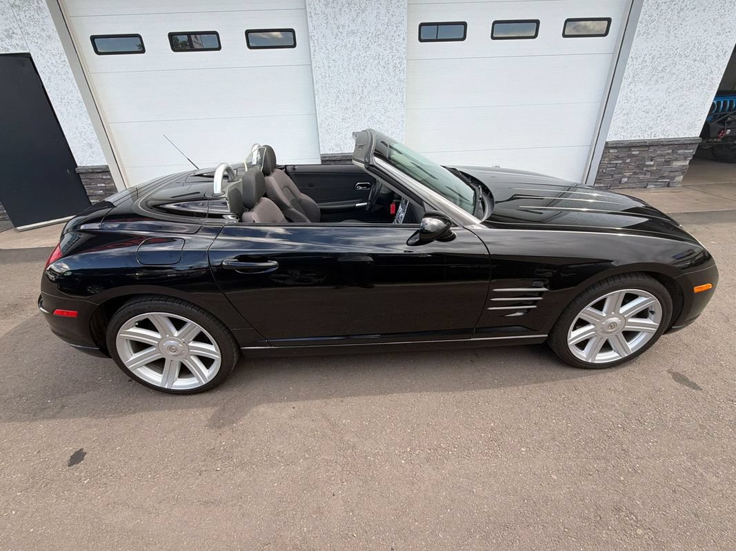 Used 2005 Chrysler Crossfire Convertible RWD image 8