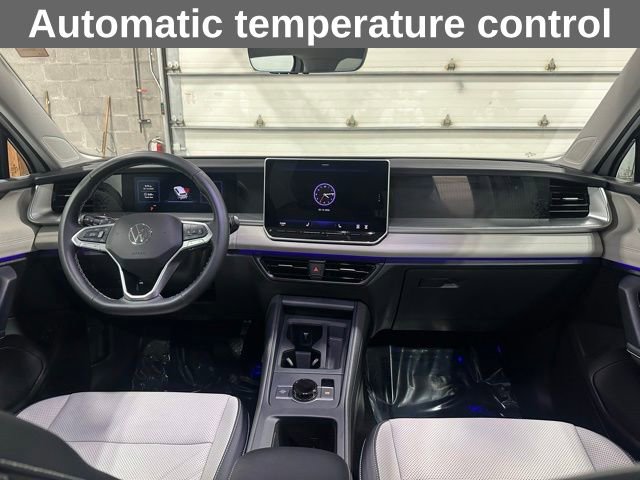 Used 2025 Volkswagen Tiguan SE image 18