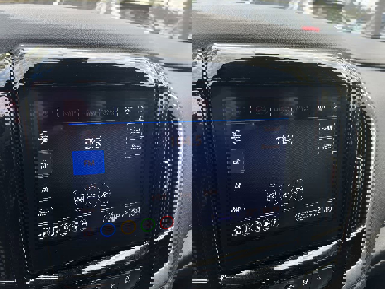 Used 2023 Chevrolet Traverse LT image 23