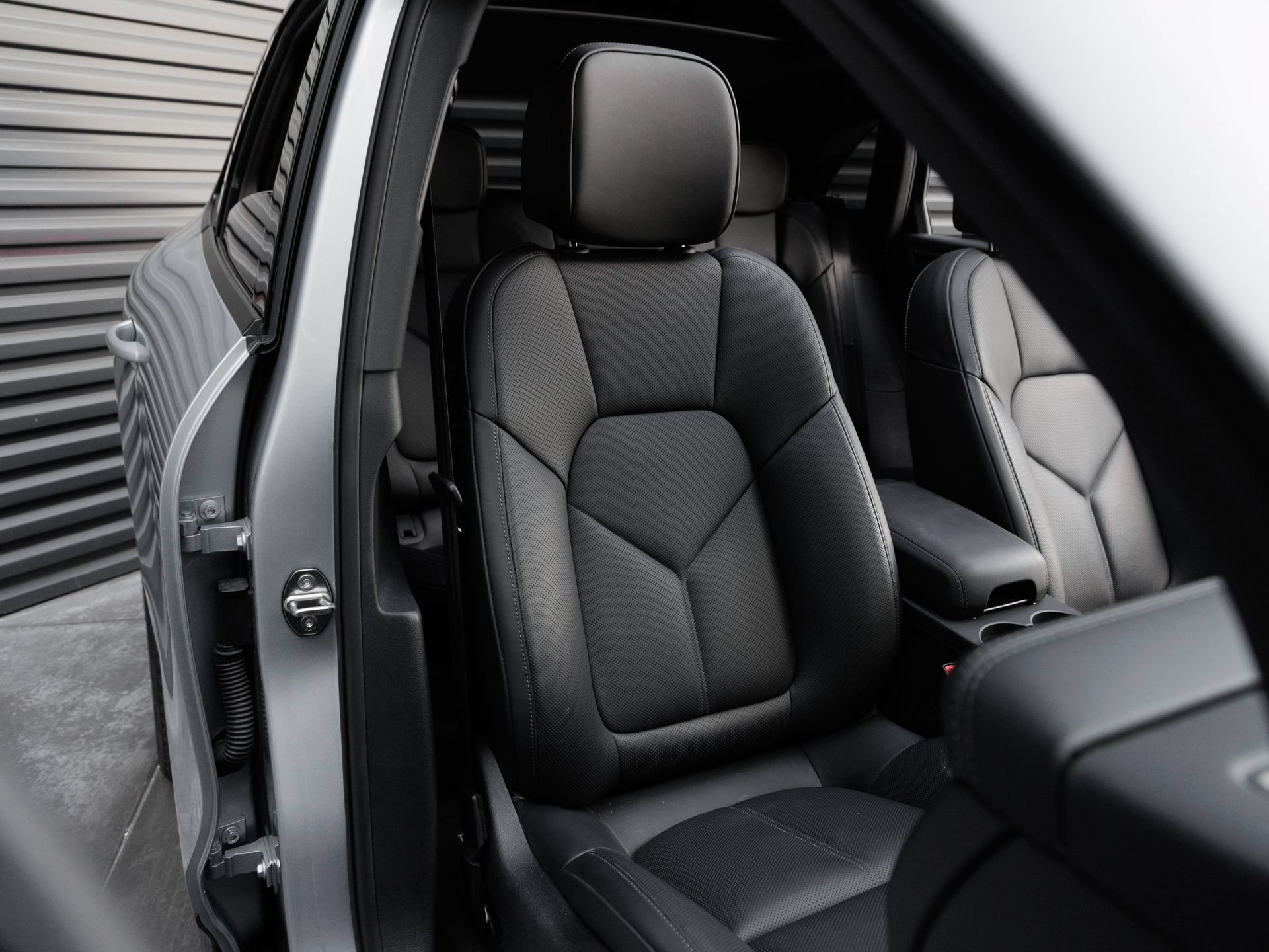 Certified 2026 Porsche Macan AWD/4WD image 35