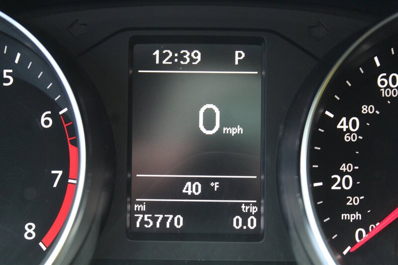 Used 2018 Volkswagen Passat 2.0T R-Line w/ R-Line Lighting Package FWD image 5