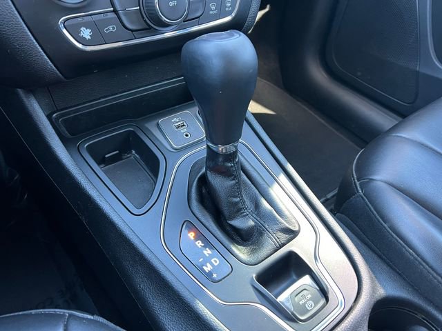 Used 2019 Jeep Cherokee Latitude Plus FWD image 27