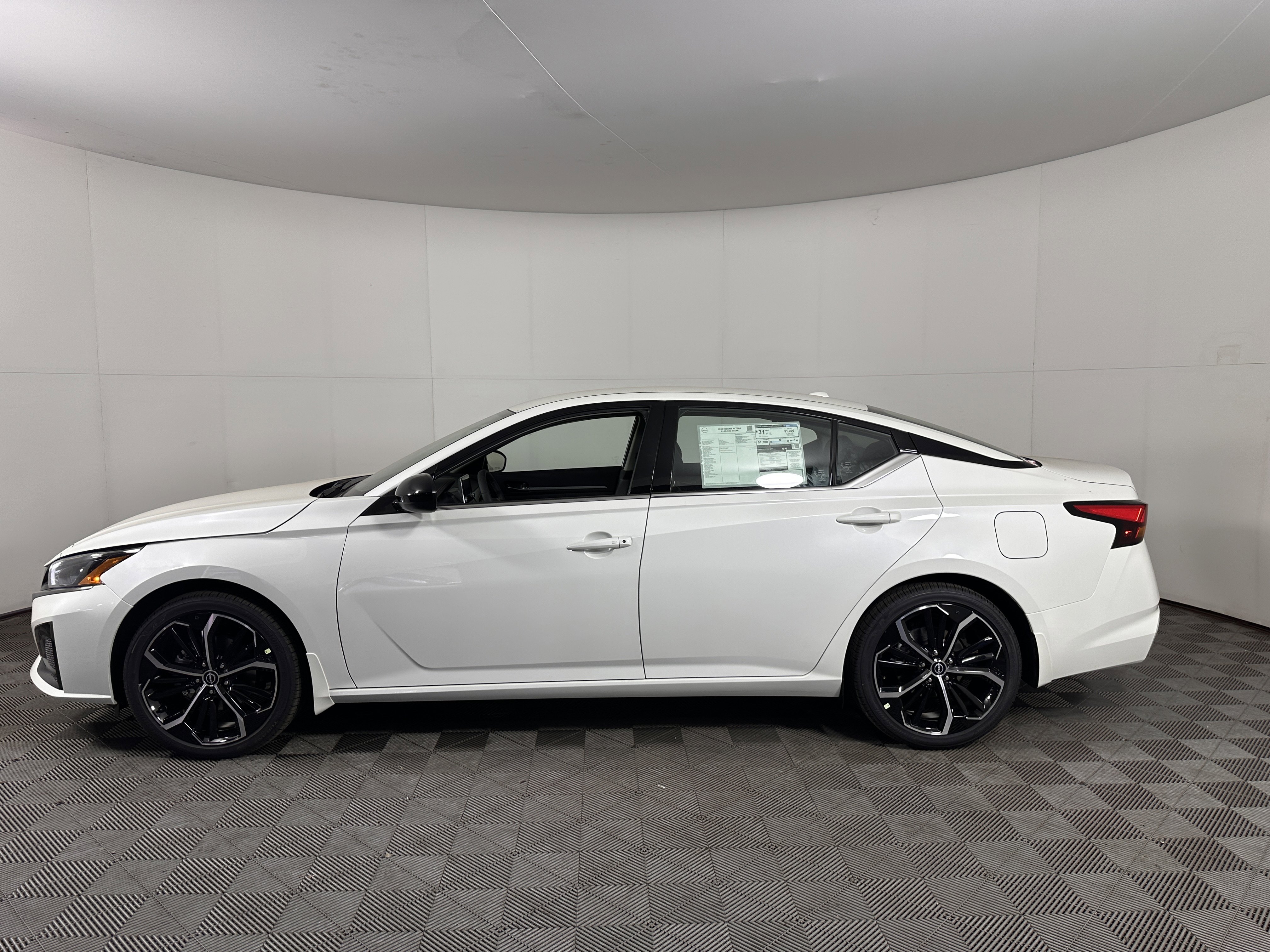 New 2025 Nissan Altima 2.5 SR image 12