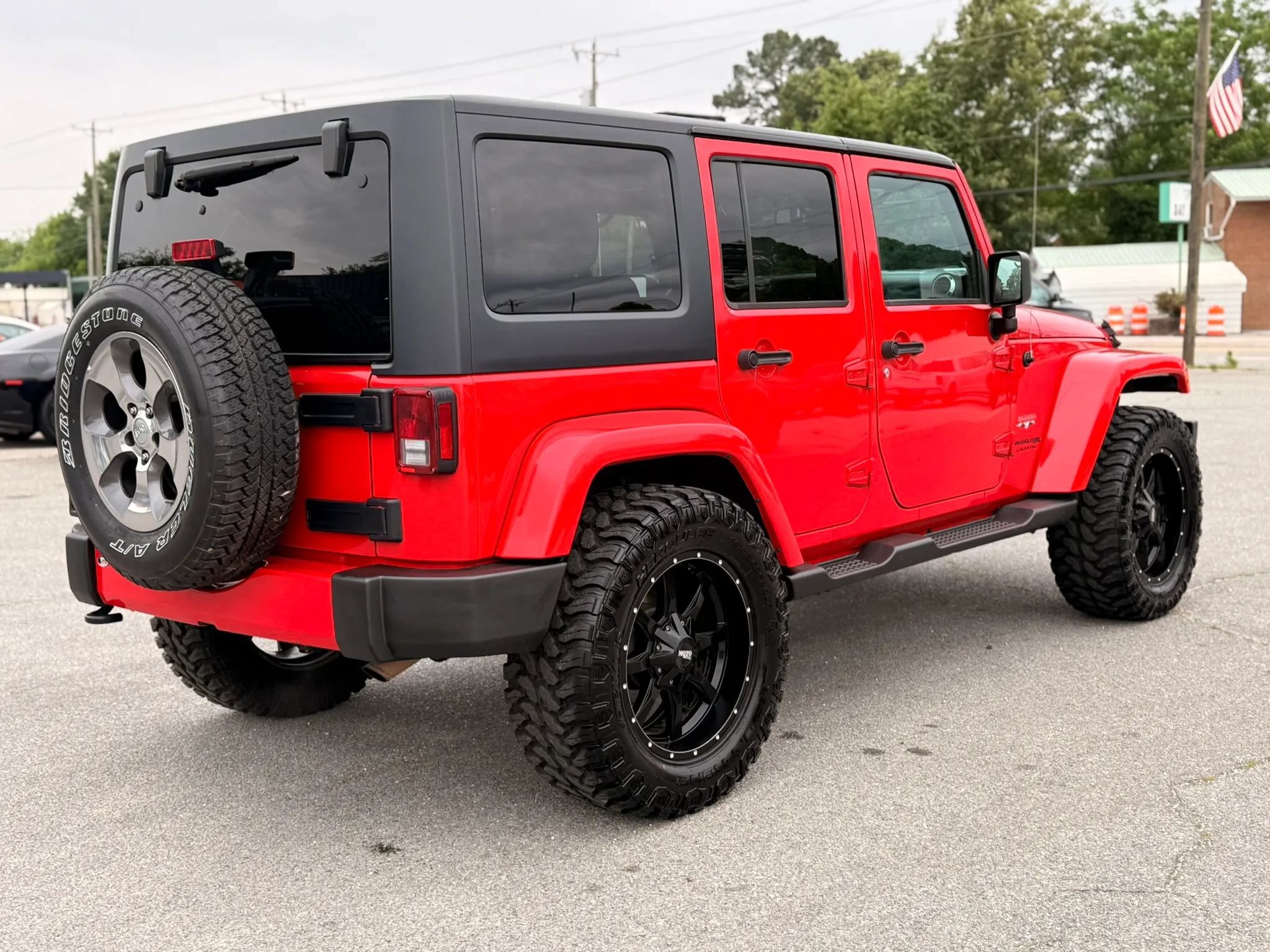 Used 2018 Jeep Wrangler Unlimited Sahara AWD/4WD image 7