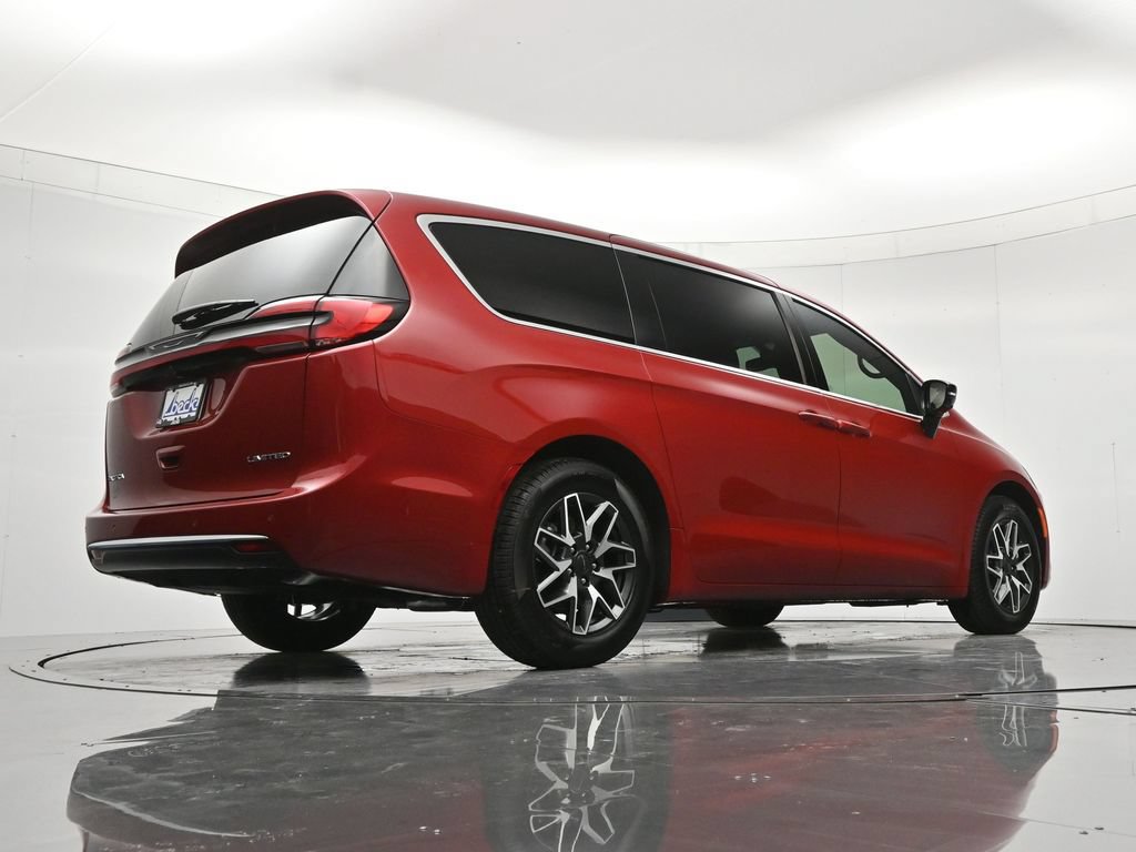 New 2027 Chrysler Pacifica Limited w/ Family Tech Group FWD image 43