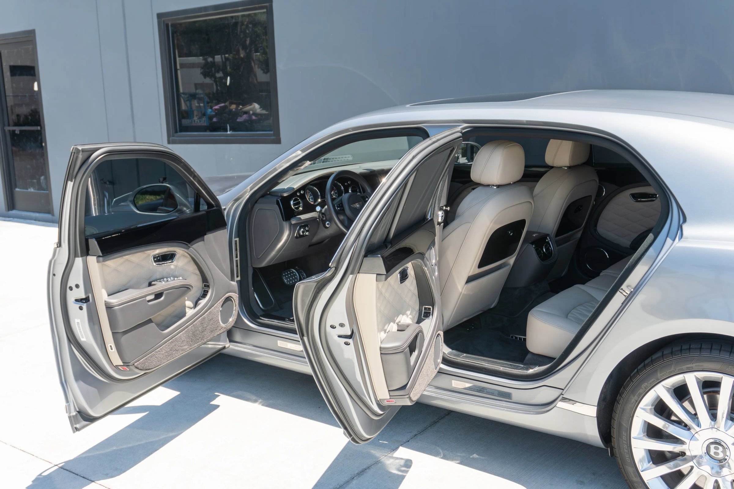 Used 2020 Bentley Mulsanne RWD image 47