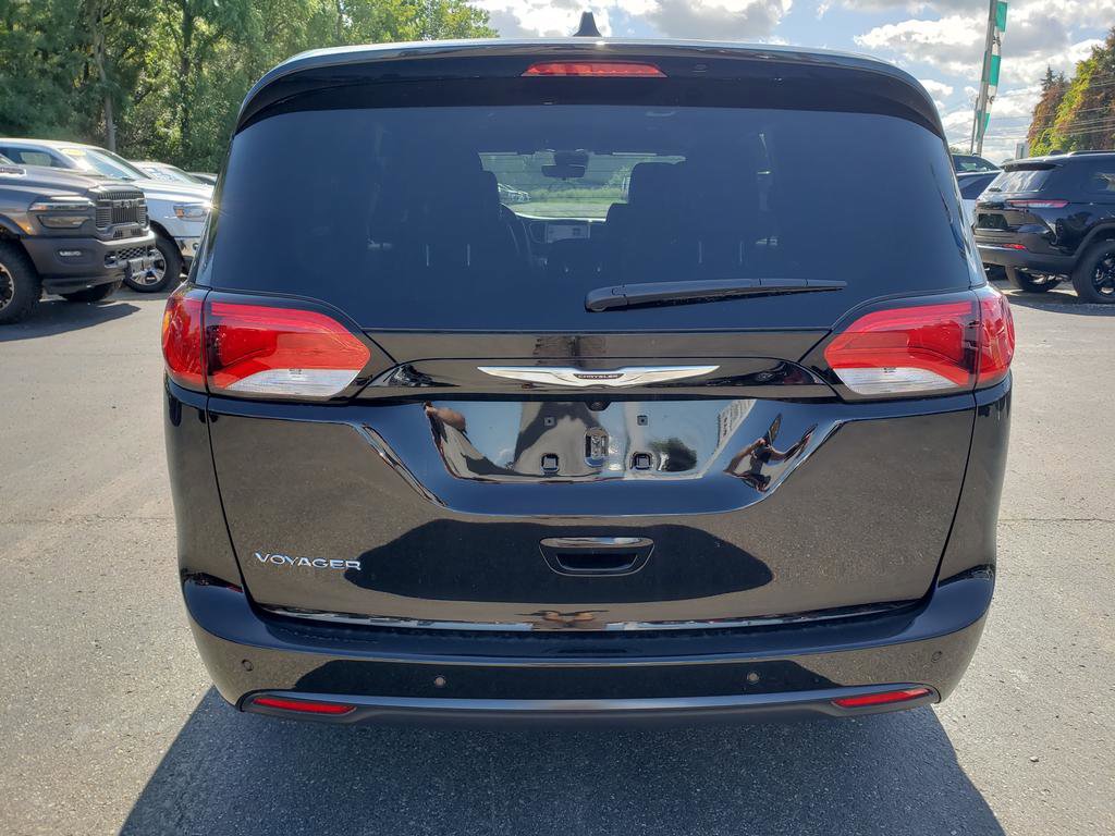 New 2026 Chrysler Voyager LX image 6