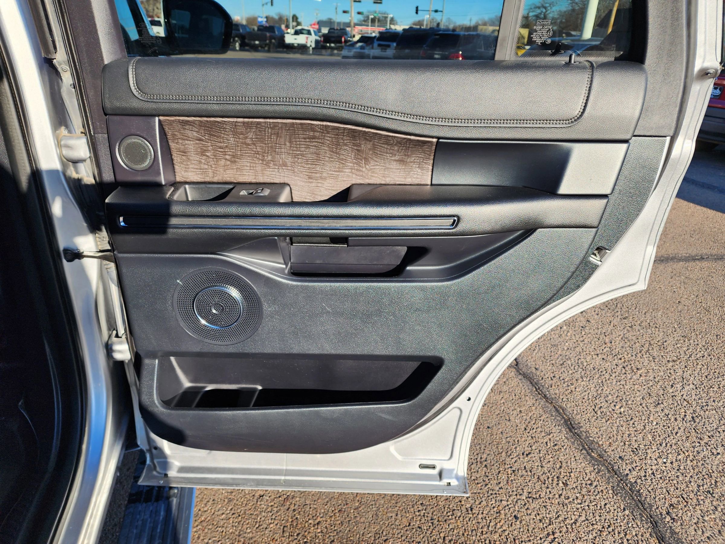 Used 2020 Ford Expedition Limited w/ Equipment Group 301A image 10