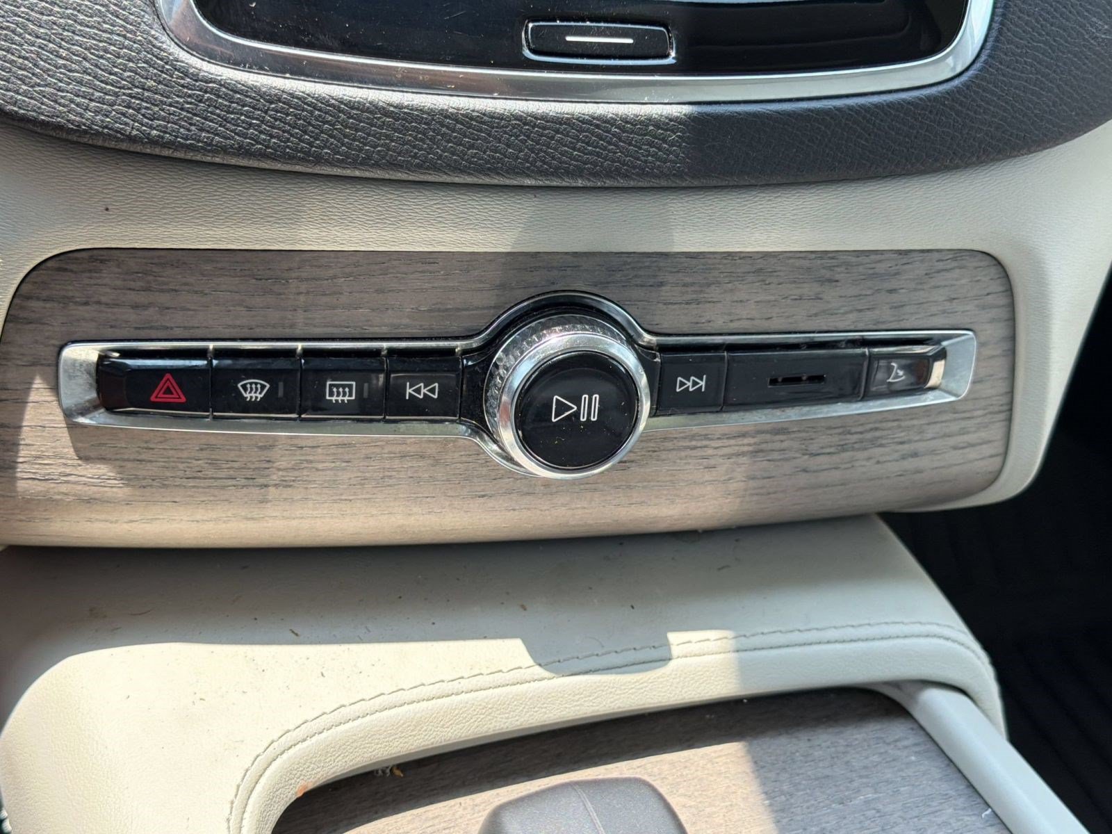 Certified 2023 Volvo XC90 B6 Plus w/ Protection Package AWD/4WD image 17
