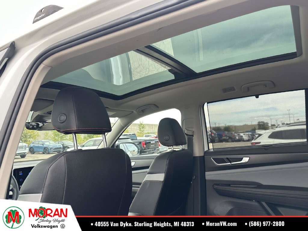 Certified 2025 Volkswagen Atlas Peak Edition SE AWD/4WD image 17