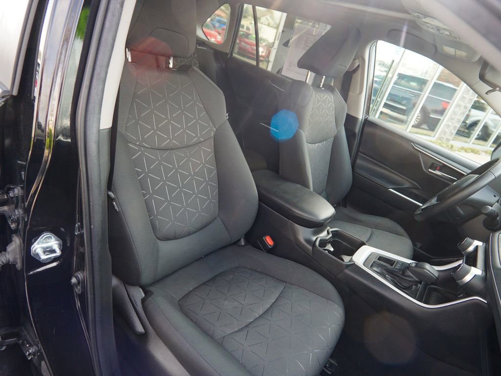 Used 2021 Toyota RAV4 XLE w/ Convenience Package image 27