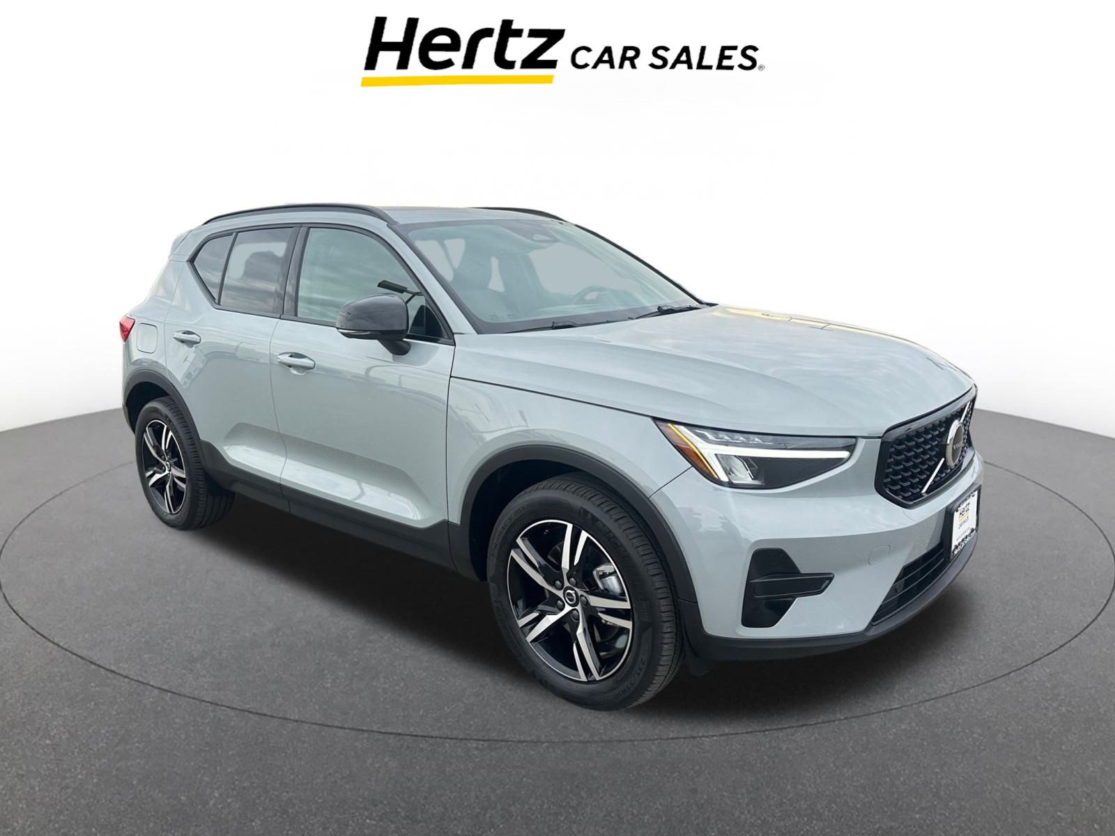 Used 2024 Volvo XC40 B5 Core image 1