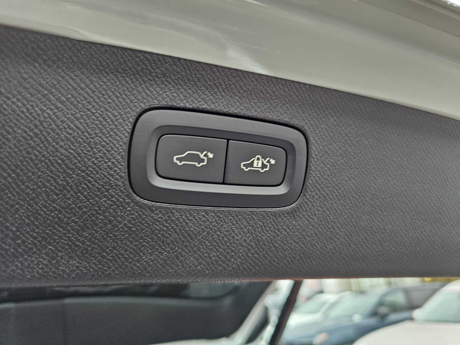 New 2025 Volvo XC90 B6 Plus w/ Protection Package Premier AWD/4WD image 18