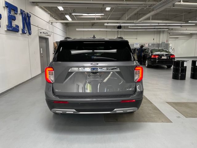 Used 2021 Ford Explorer XLT w/ Equipment Group 202A AWD/4WD image 3
