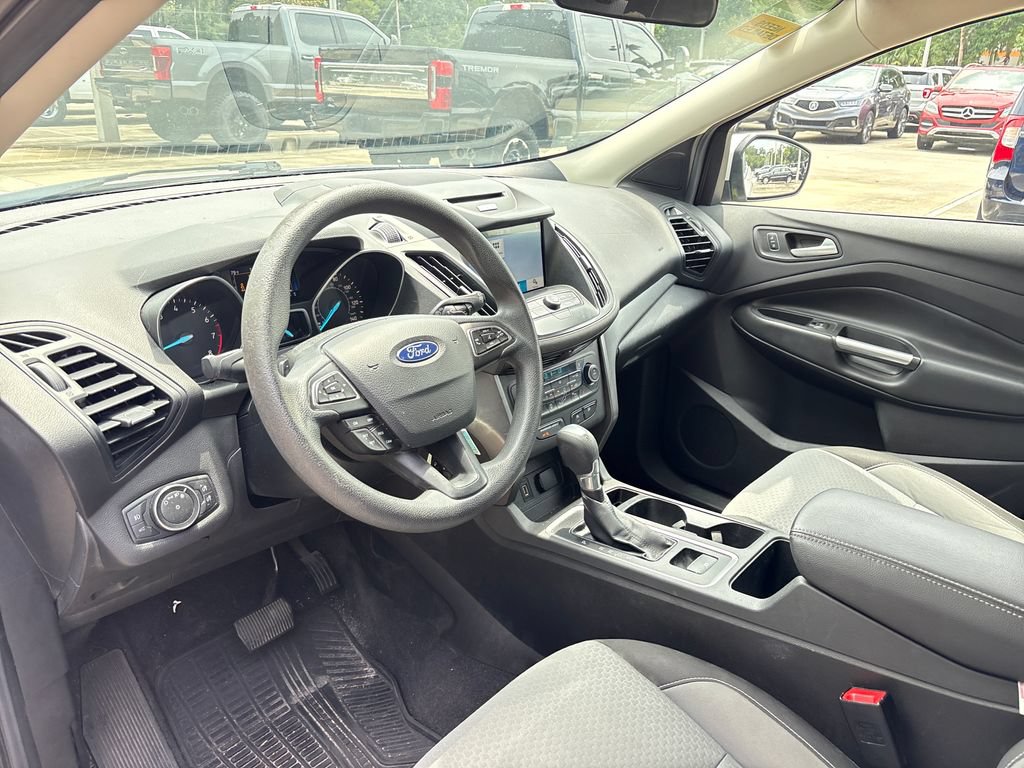 Used 2017 Ford Escape SE w/ Equipment Group 201A AWD/4WD image 6