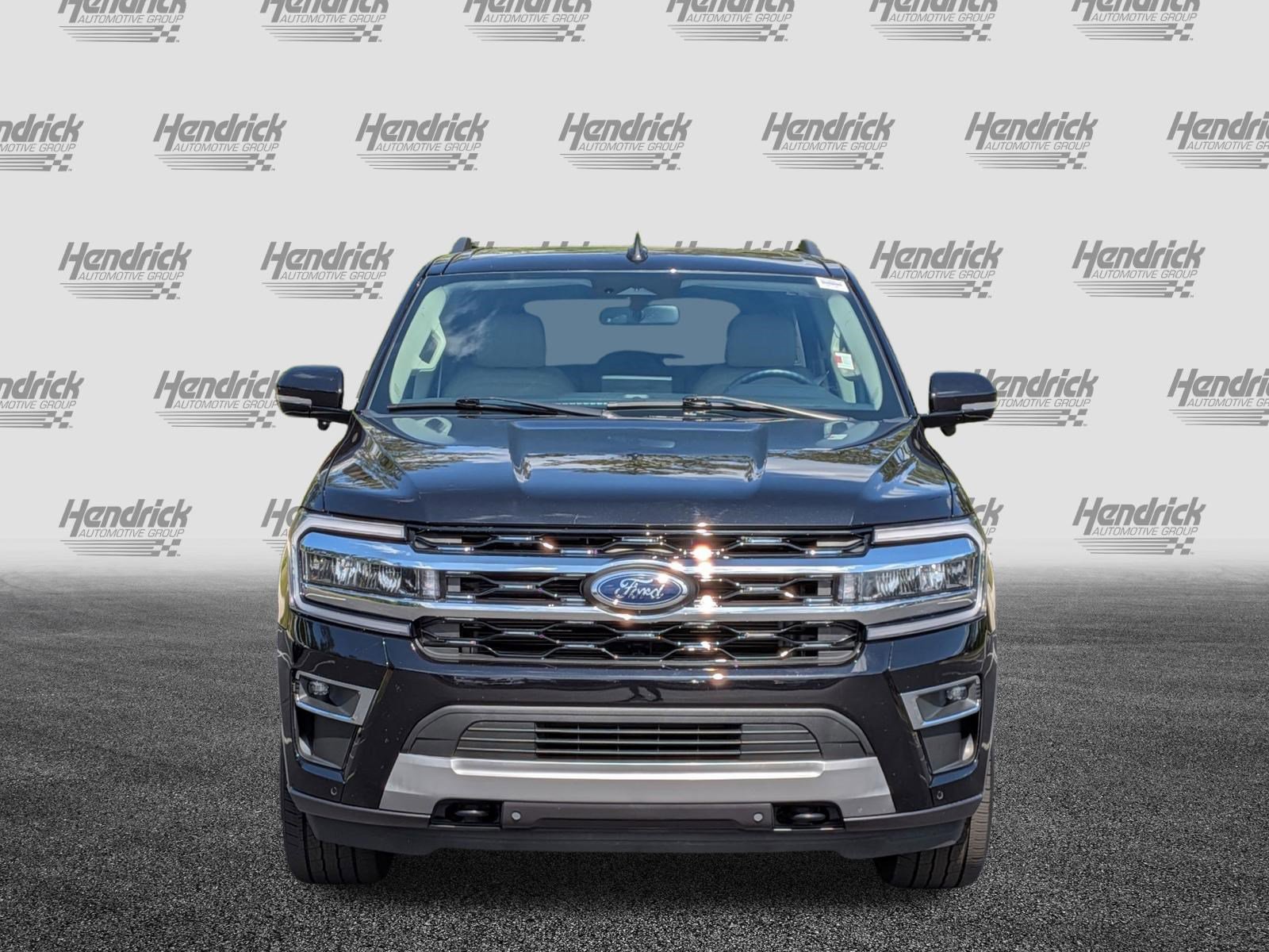 Used 2024 Ford Expedition Limited AWD/4WD image 3