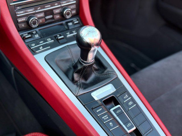 Used 2016 Porsche Boxster Spyder image 27