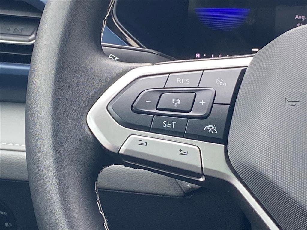 Used 2024 Volkswagen Taos SE w/ Panoramic Sunroof Package image 8