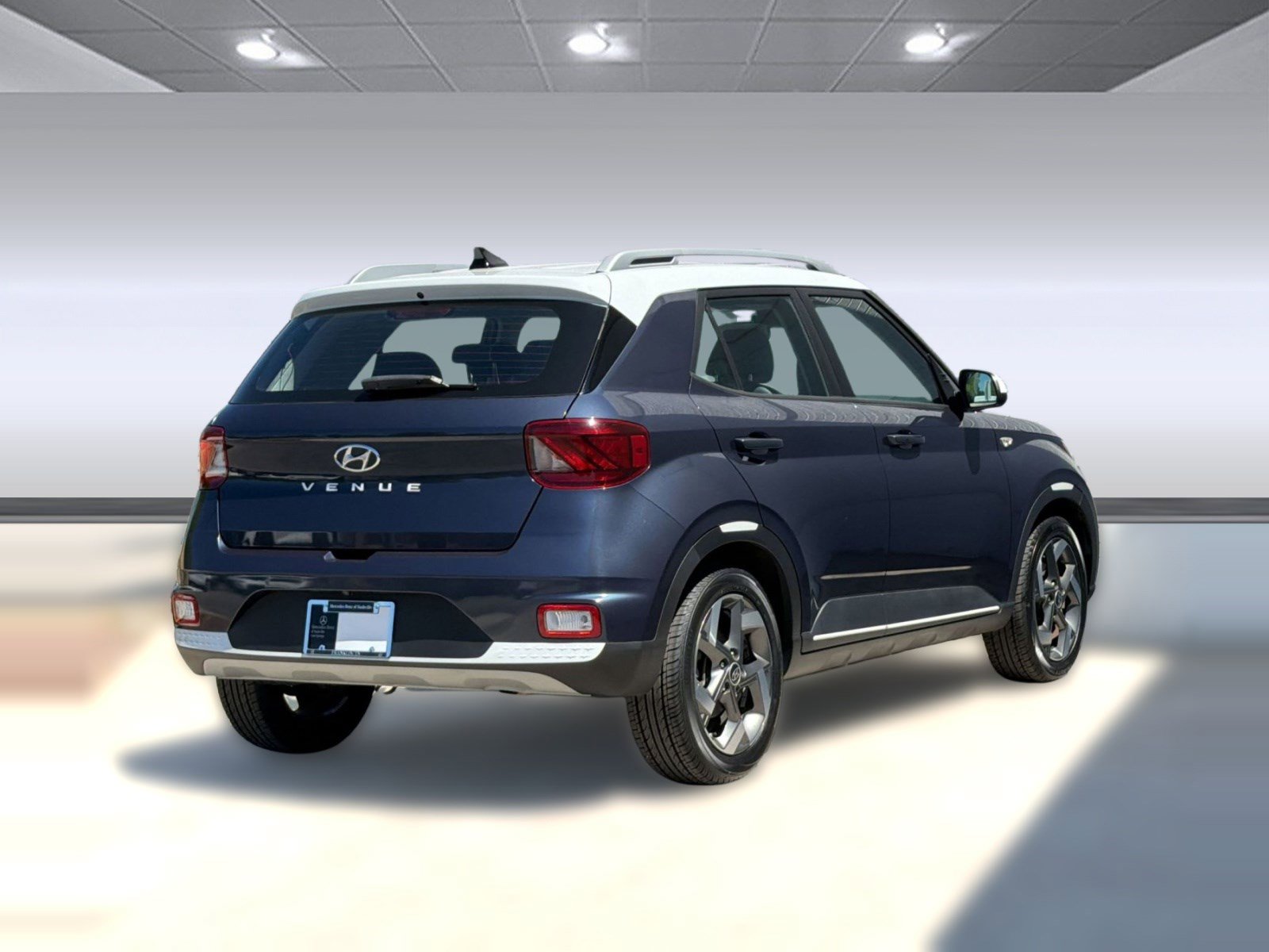 Used 2022 Hyundai Venue Limited FWD image 9