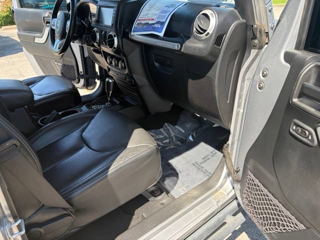 Used 2017 Jeep Wrangler Unlimited Rubicon AWD/4WD image 32