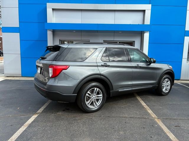 Used 2023 Ford Explorer XLT AWD/4WD image 5