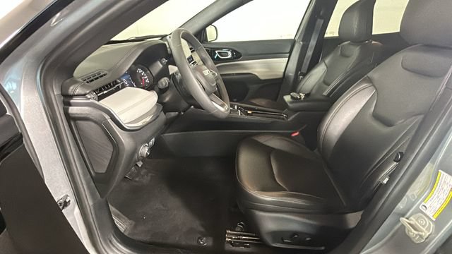 Used 2024 Jeep Compass Limited AWD/4WD image 11