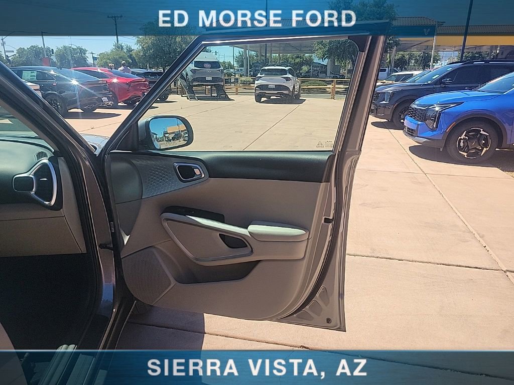 Used 2025 Kia Soul LX FWD image 16
